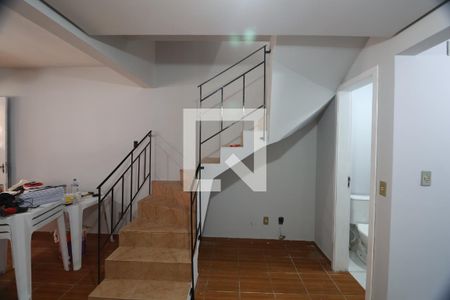 Sala de casa de condomínio à venda com 2 quartos, 104m² em Rio Branco, Canoas