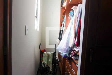 Closet de casa à venda com 3 quartos, 300m² em Vila Ema, São Paulo