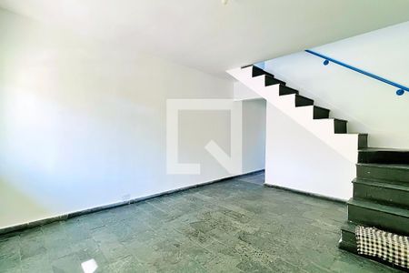 Sala de casa para alugar com 2 quartos, 120m² em Jardim Dourado, Guarulhos