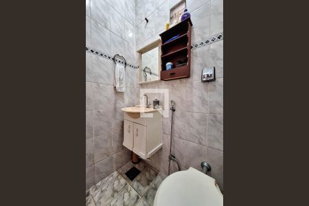 Casa à venda com 470m², 5 quartos e 4 vagas Casa à venda com 470m², 5 quartos e 4 vagasBanheiro Social 1