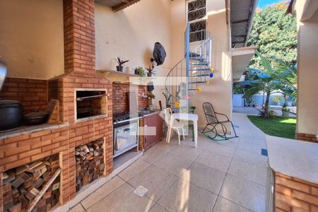 Casa à venda com 470m², 5 quartos e 4 vagas Casa à venda com 470m², 5 quartos e 4 vagasChurrasqueira