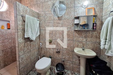 Casa à venda com 470m², 5 quartos e 4 vagas Casa à venda com 470m², 5 quartos e 4 vagasBanheiro Social 2