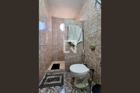 Casa à venda com 470m², 5 quartos e 4 vagas Casa à venda com 470m², 5 quartos e 4 vagasBanheiro Social 2