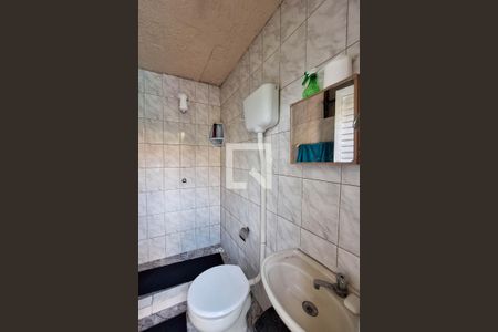 Casa à venda com 470m², 5 quartos e 4 vagas Casa à venda com 470m², 5 quartos e 4 vagasBanheiro de serviço