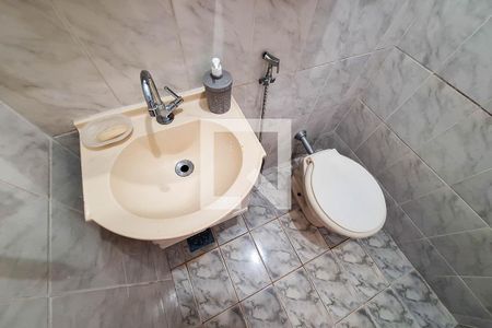 Casa à venda com 470m², 5 quartos e 4 vagas Casa à venda com 470m², 5 quartos e 4 vagasBanheiro Social 1