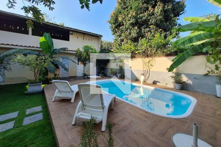 Casa à venda com 470m², 5 quartos e 4 vagas Casa à venda com 470m², 5 quartos e 4 vagasPiscina