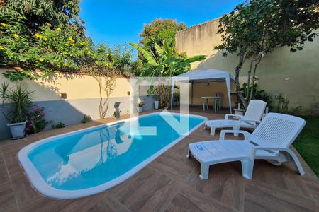 Casa à venda com 470m², 5 quartos e 4 vagas Casa à venda com 470m², 5 quartos e 4 vagasPiscina