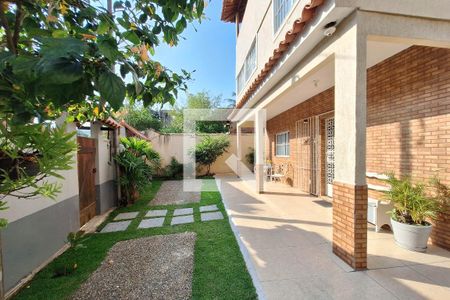 Casa à venda com 470m², 5 quartos e 4 vagas Casa à venda com 470m², 5 quartos e 4 vagasQuintal