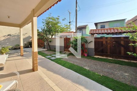 Casa à venda com 470m², 5 quartos e 4 vagas Casa à venda com 470m², 5 quartos e 4 vagasQuintal