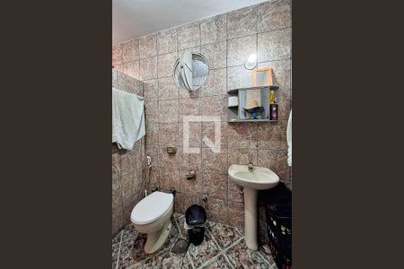 Casa à venda com 470m², 5 quartos e 4 vagas Casa à venda com 470m², 5 quartos e 4 vagasBanheiro Social 2