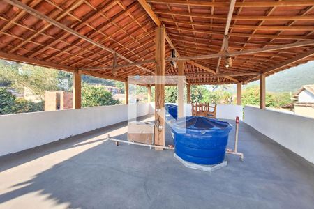 Casa à venda com 470m², 5 quartos e 4 vagas Casa à venda com 470m², 5 quartos e 4 vagasTerraço