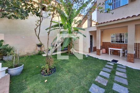 Casa à venda com 470m², 5 quartos e 4 vagas Casa à venda com 470m², 5 quartos e 4 vagasQuintal