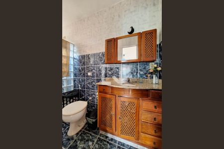 Casa à venda com 470m², 5 quartos e 4 vagas Casa à venda com 470m², 5 quartos e 4 vagasBanheiro da Suíte 2