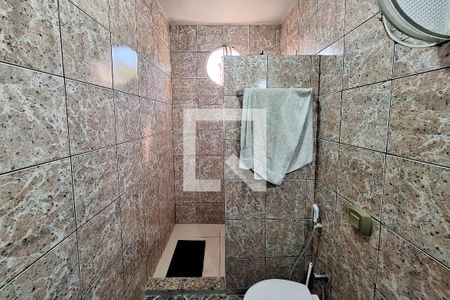 Casa à venda com 470m², 5 quartos e 4 vagas Casa à venda com 470m², 5 quartos e 4 vagasBanheiro Social 2