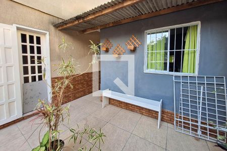 Casa à venda com 470m², 5 quartos e 4 vagas Casa à venda com 470m², 5 quartos e 4 vagasQuintal