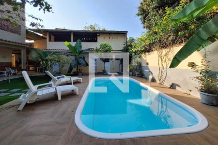 Casa à venda com 470m², 5 quartos e 4 vagas Casa à venda com 470m², 5 quartos e 4 vagasPiscina