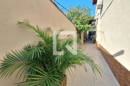 Casa à venda com 470m², 5 quartos e 4 vagas Casa à venda com 470m², 5 quartos e 4 vagasQuintal