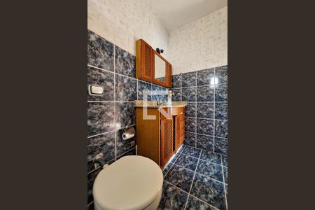 Casa à venda com 470m², 5 quartos e 4 vagas Casa à venda com 470m², 5 quartos e 4 vagasBanheiro da Suíte 2