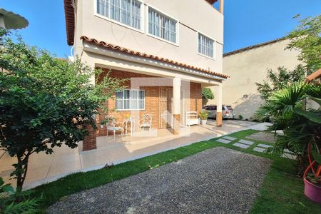 Casa à venda com 470m², 5 quartos e 4 vagas Casa à venda com 470m², 5 quartos e 4 vagasQuintal