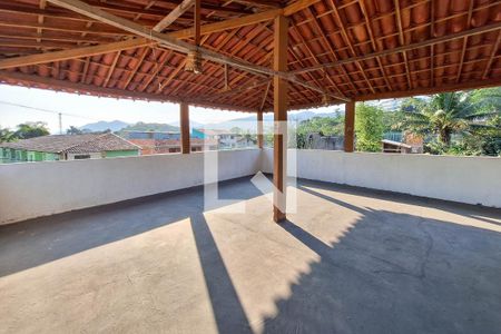 Casa à venda com 470m², 5 quartos e 4 vagas Casa à venda com 470m², 5 quartos e 4 vagasTerraço