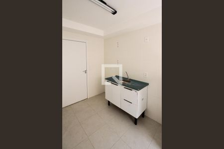 Cozinha de apartamento para alugar com 1 quarto, 27m² em Vila Ema, São Paulo