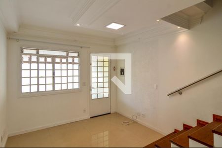 Sala de casa de condomínio para alugar com 2 quartos, 90m² em Jardim Regina Alice, Barueri