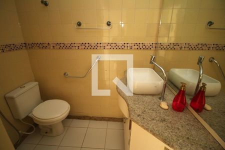 Banheiro de apartamento para alugar com 1 quarto, 70m² em Olaria, Rio de Janeiro