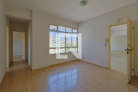 Sala de TV de apartamento à venda com 4 quartos, 204m² em Santo Antônio, Belo Horizonte