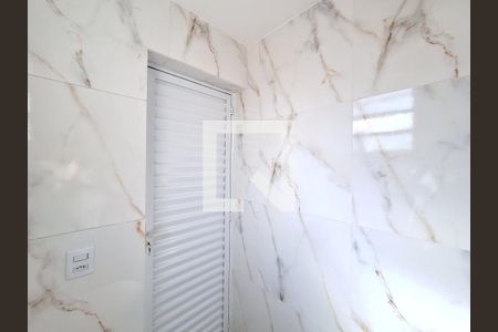 Banheiro  de kitnet/studio para alugar com 1 quarto, 18m² em Vila Romana, São Paulo