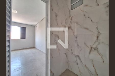 Banheiro de kitnet/studio para alugar com 1 quarto, 17m² em Vila Romana, São Paulo