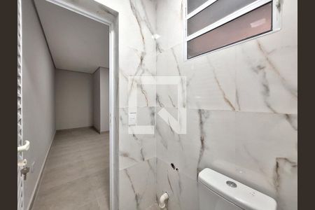 Banheiro  de kitnet/studio para alugar com 1 quarto, 18m² em Vila Romana, São Paulo