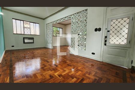 Sala de casa para alugar com 4 quartos, 364m² em Macuco, Santos