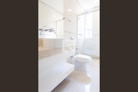 Casa de condomínio à venda com 524m², 4 quartos e 4 vagas Casa de condomínio à venda com 524m², 4 quartos e 4 vagasbanheiro suite 1