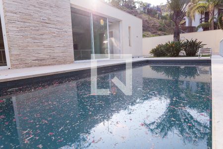 Casa de condomínio à venda com 524m², 4 quartos e 4 vagas Casa de condomínio à venda com 524m², 4 quartos e 4 vagasPiscina