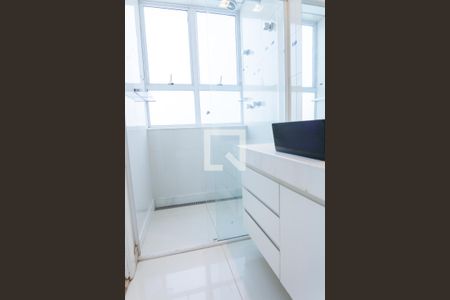 Casa de condomínio à venda com 524m², 4 quartos e 4 vagas Casa de condomínio à venda com 524m², 4 quartos e 4 vagasBanheiro suite 3