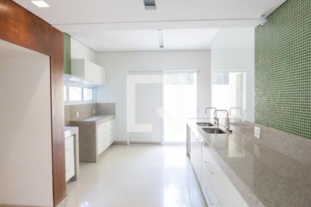 Casa de condomínio à venda com 524m², 4 quartos e 4 vagas Casa de condomínio à venda com 524m², 4 quartos e 4 vagasCozinha