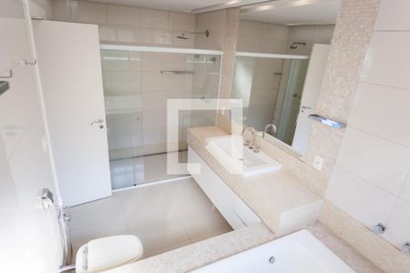 Casa de condomínio à venda com 524m², 4 quartos e 4 vagas Casa de condomínio à venda com 524m², 4 quartos e 4 vagasbanheiro suite master