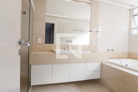 Casa de condomínio à venda com 524m², 4 quartos e 4 vagas Casa de condomínio à venda com 524m², 4 quartos e 4 vagasbanheiro suite master