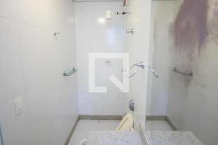 Casa de condomínio à venda com 524m², 4 quartos e 4 vagas Casa de condomínio à venda com 524m², 4 quartos e 4 vagasBanheiro de serviço