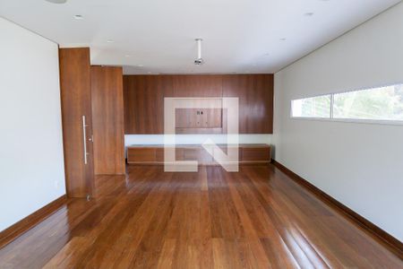 Sala de TV de casa de condomínio à venda com 4 quartos, 524m² em Vila Castela, Nova Lima