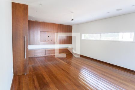 Sala de TV de casa de condomínio à venda com 4 quartos, 524m² em Vila Castela, Nova Lima