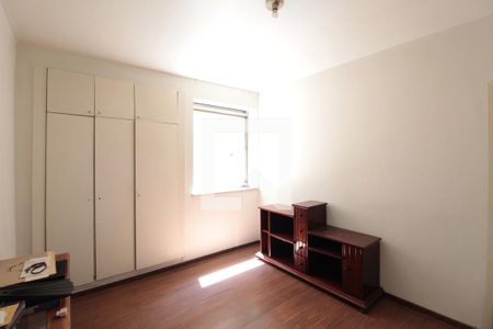 Sala de TV de apartamento à venda com 4 quartos, 185m² em São José, Belo Horizonte