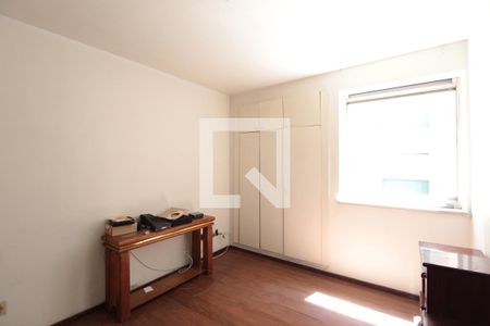 Sala de TV de apartamento à venda com 4 quartos, 185m² em São José, Belo Horizonte