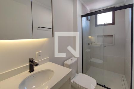 Banheiro de apartamento à venda com 1 quarto, 67m² em Cambuí, Campinas