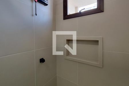 Banheiro de apartamento à venda com 1 quarto, 67m² em Cambuí, Campinas