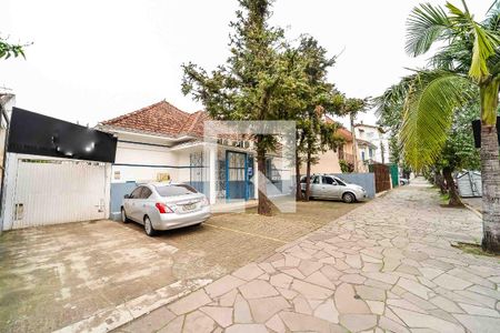 Casa à venda com 480m², 3 quartos e 5 vagas Casa à venda com 480m², 3 quartos e 5 vagasFachada