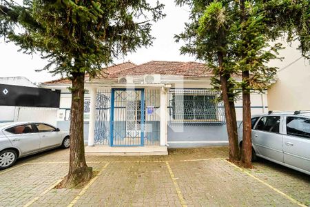 Casa à venda com 480m², 3 quartos e 5 vagas Casa à venda com 480m², 3 quartos e 5 vagasFachada