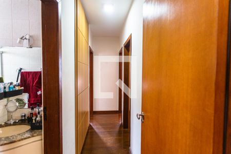 Corredor de apartamento à venda com 3 quartos, 84m² em Serra, Belo Horizonte