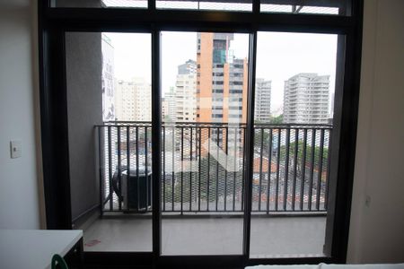 Varanda de kitnet/studio para alugar com 1 quarto, 26m² em Pinheiros, São Paulo