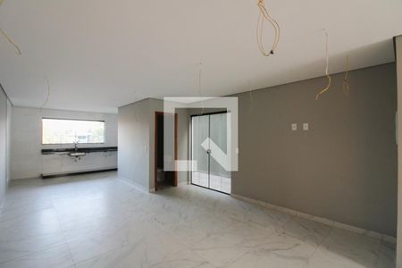 Sala de casa à venda com 3 quartos, 180m² em Planalto, Belo Horizonte